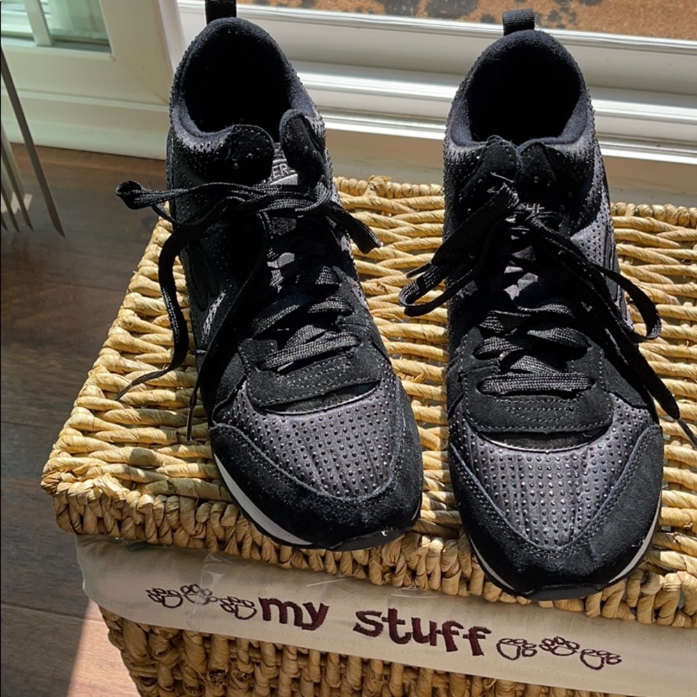 Sketchers sneakers